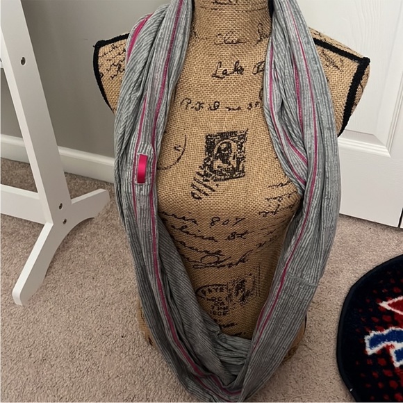 New without tag Lululemon infinity scarf wrap in gray and pink - Picture 2 of 4